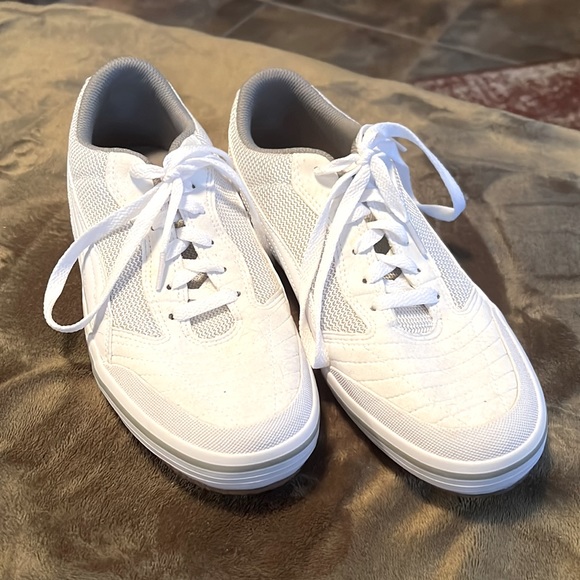White Puma Casual Sneakers - Picture 2 of 5